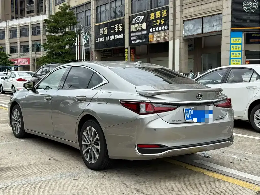 Lexus ES — фото 9