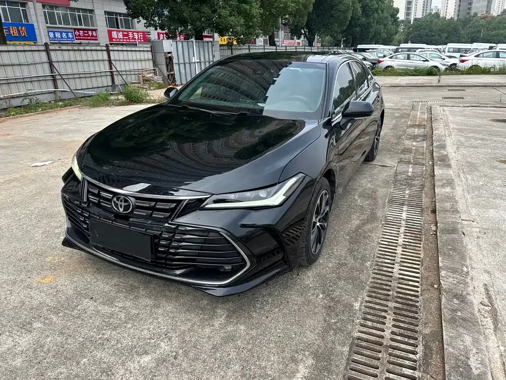 Toyota Avalon — фото 1