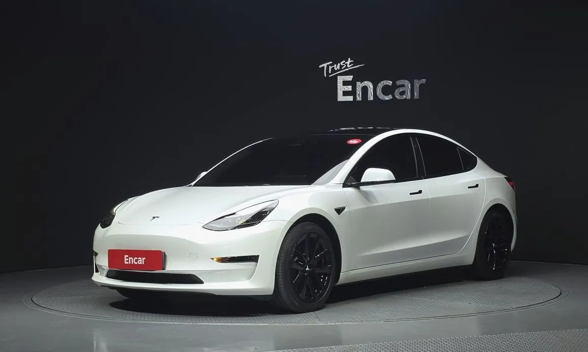 Tesla Model 3 — фото 1
