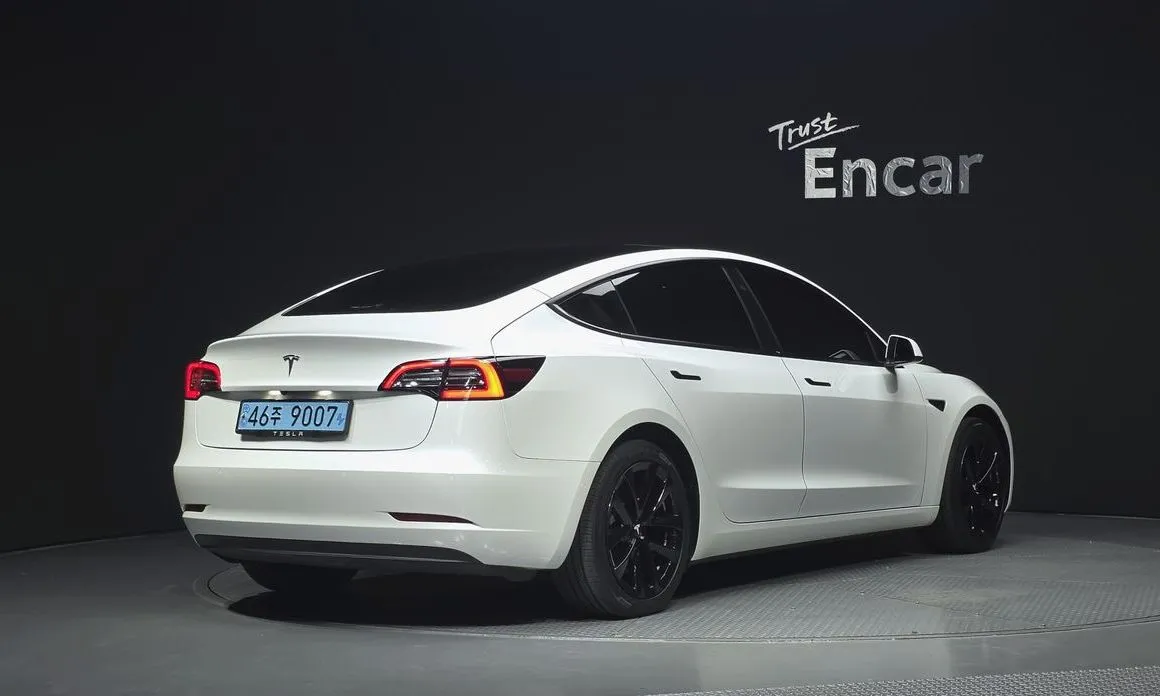 Tesla Model 3 — фото 4
