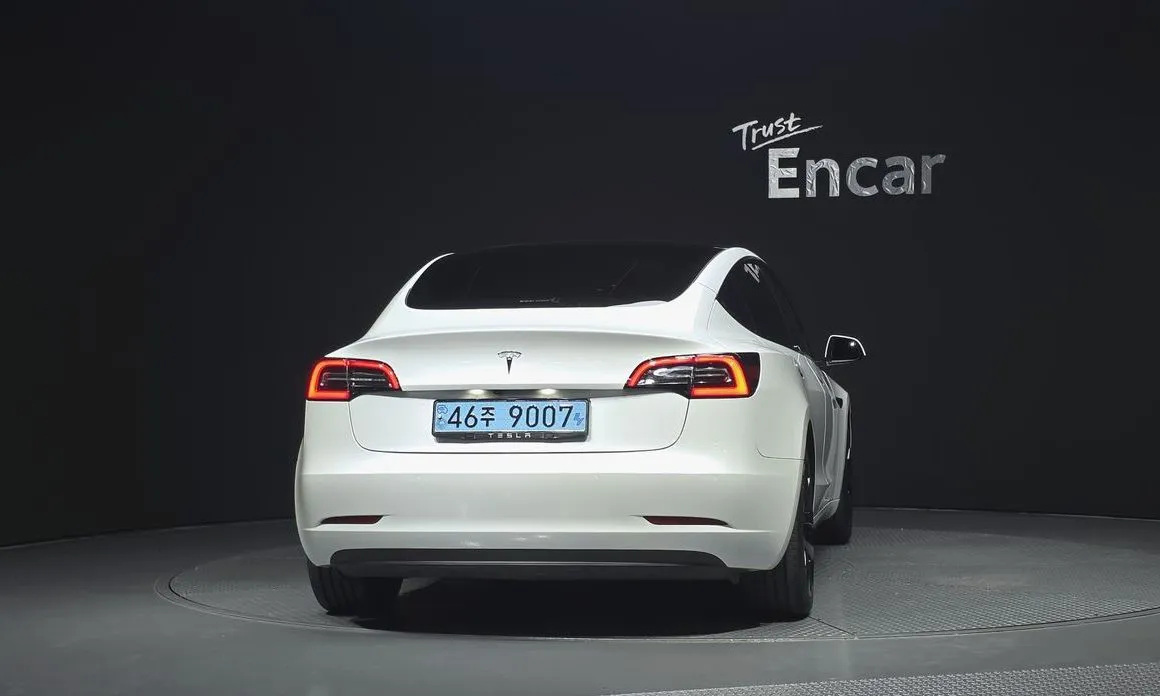 Tesla Model 3 — фото 2
