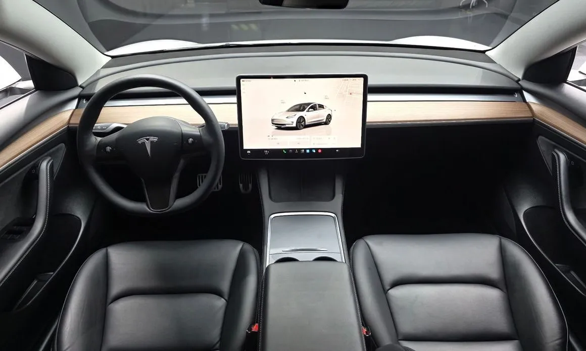 Tesla Model 3 — фото 9