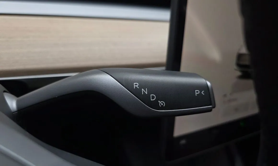 Tesla Model 3 — фото 10
