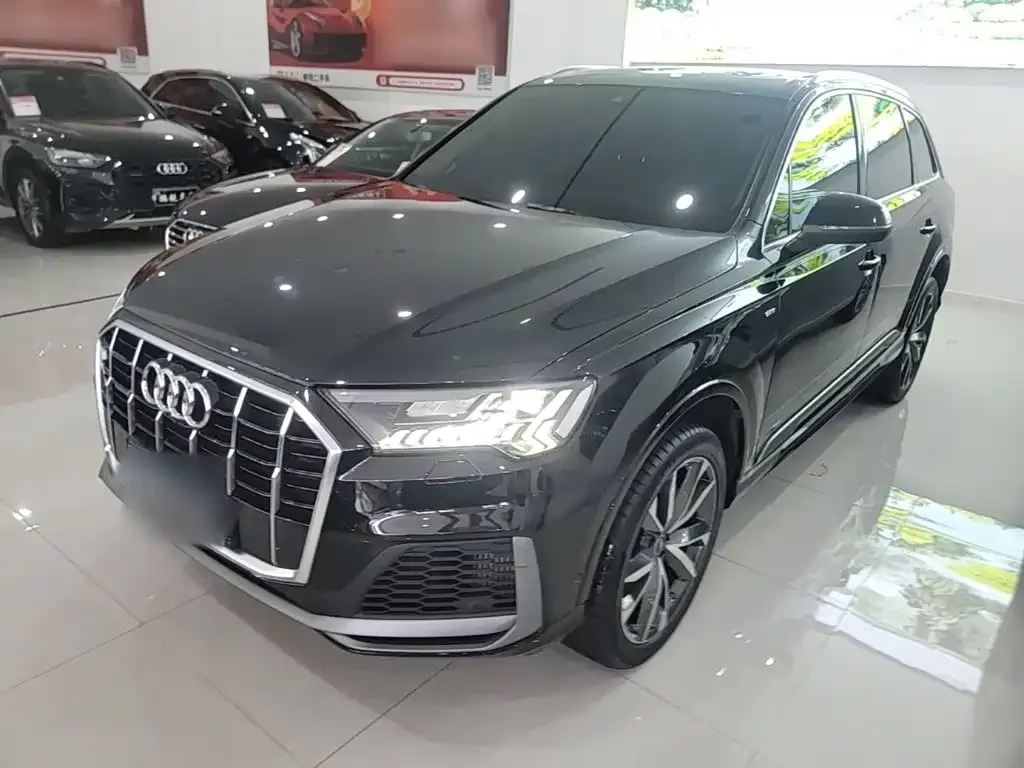 Audi Q7 — фото 1