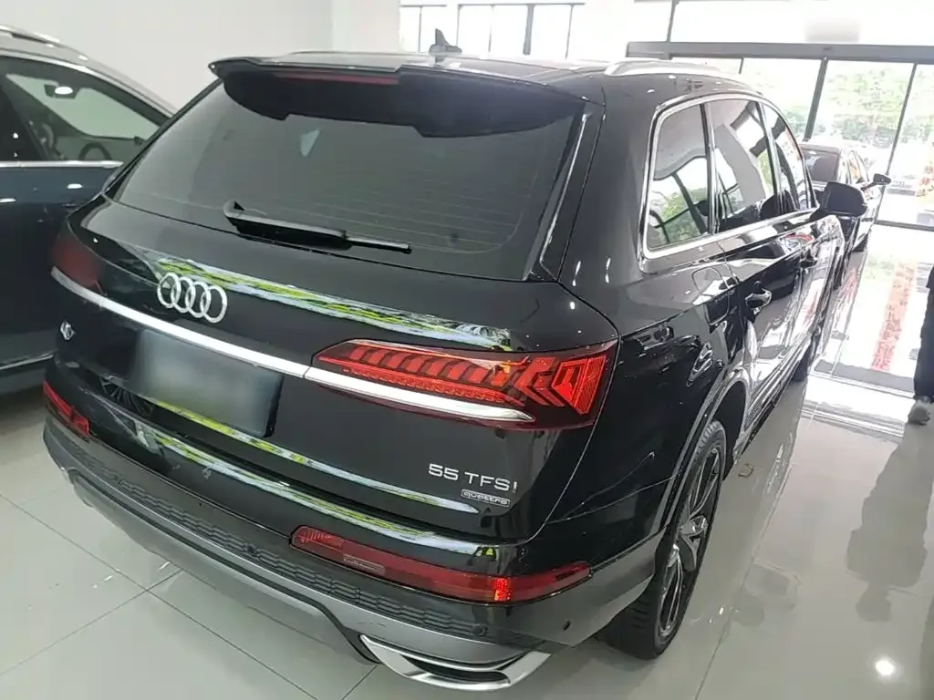 Audi Q7 — фото 10