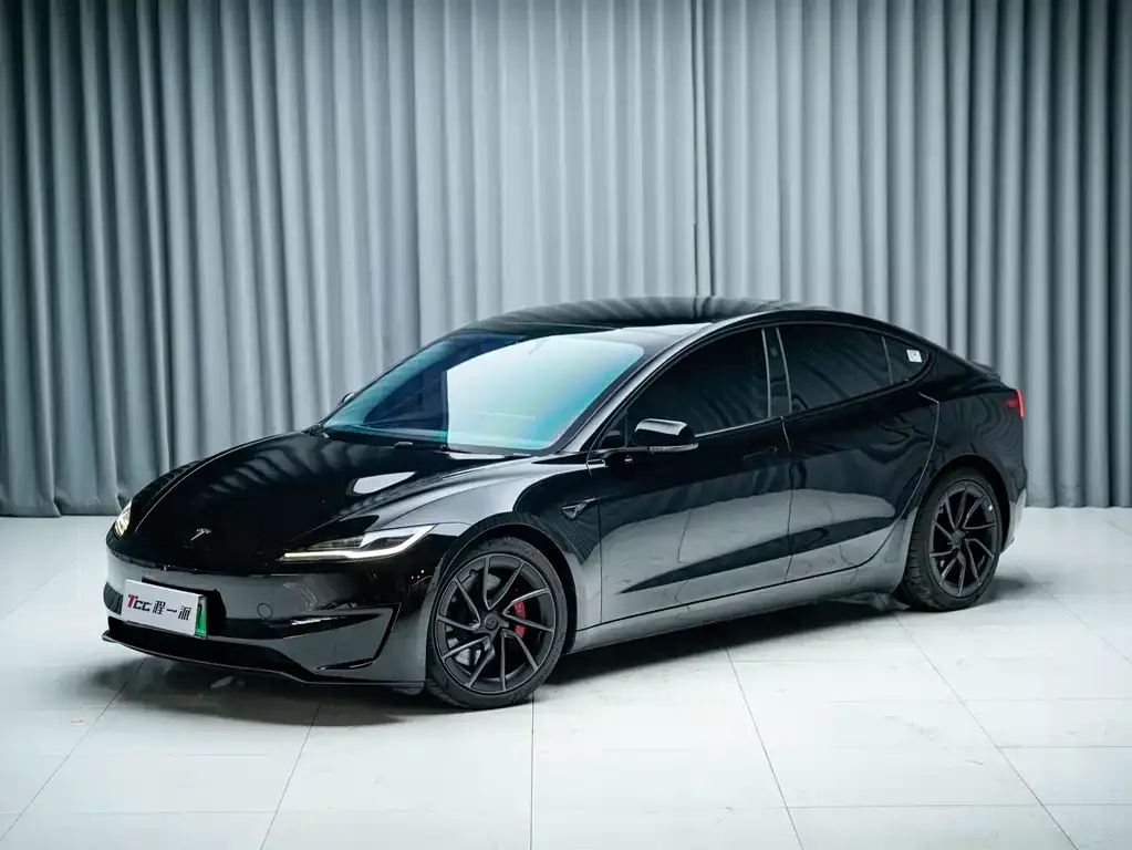 Tesla Model 3 — фото 1