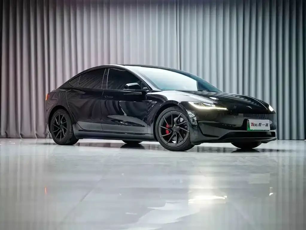 Tesla Model 3 — фото 6