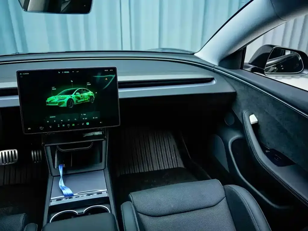Tesla Model 3 — фото 4