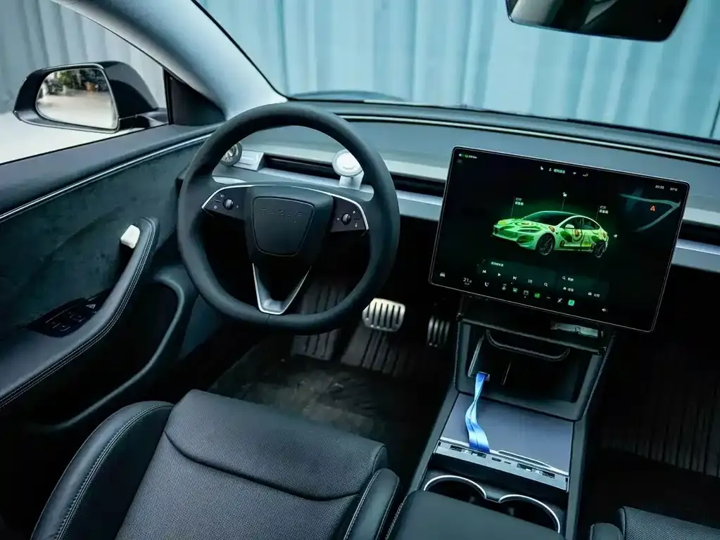 Tesla Model 3 — фото 3