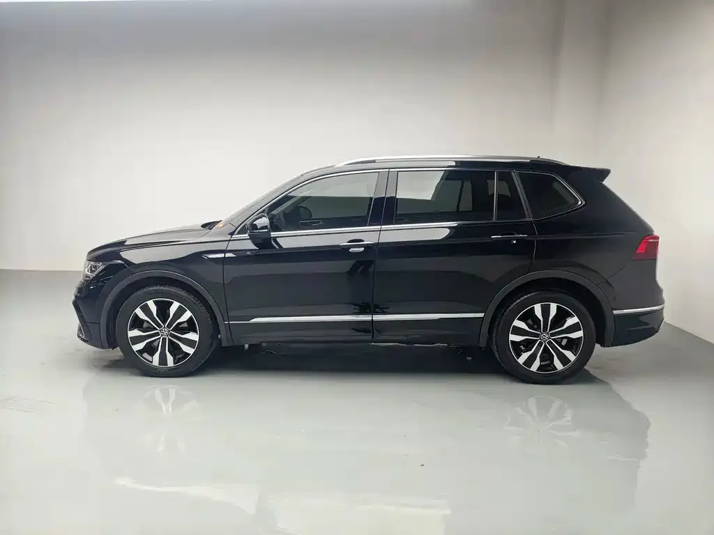 Volkswagen Tiguan L — фото 4
