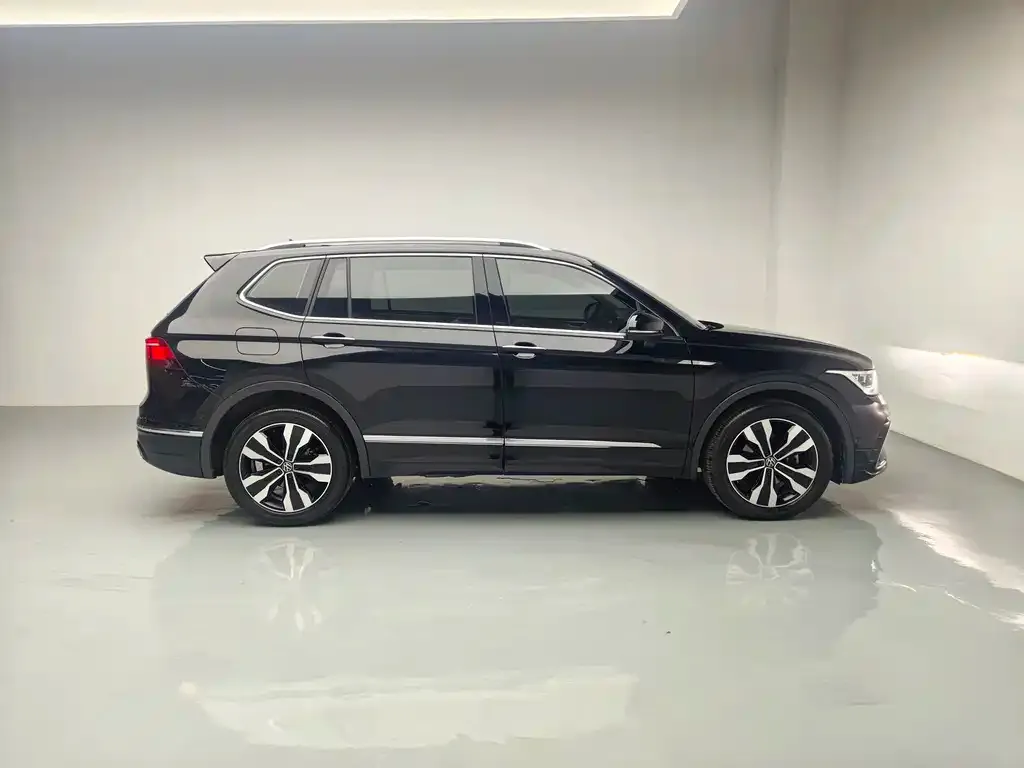 Volkswagen Tiguan L — фото 2