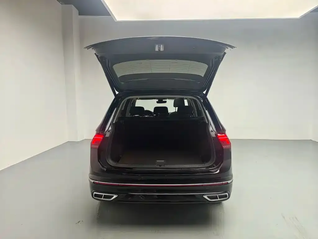 Volkswagen Tiguan L — фото 9