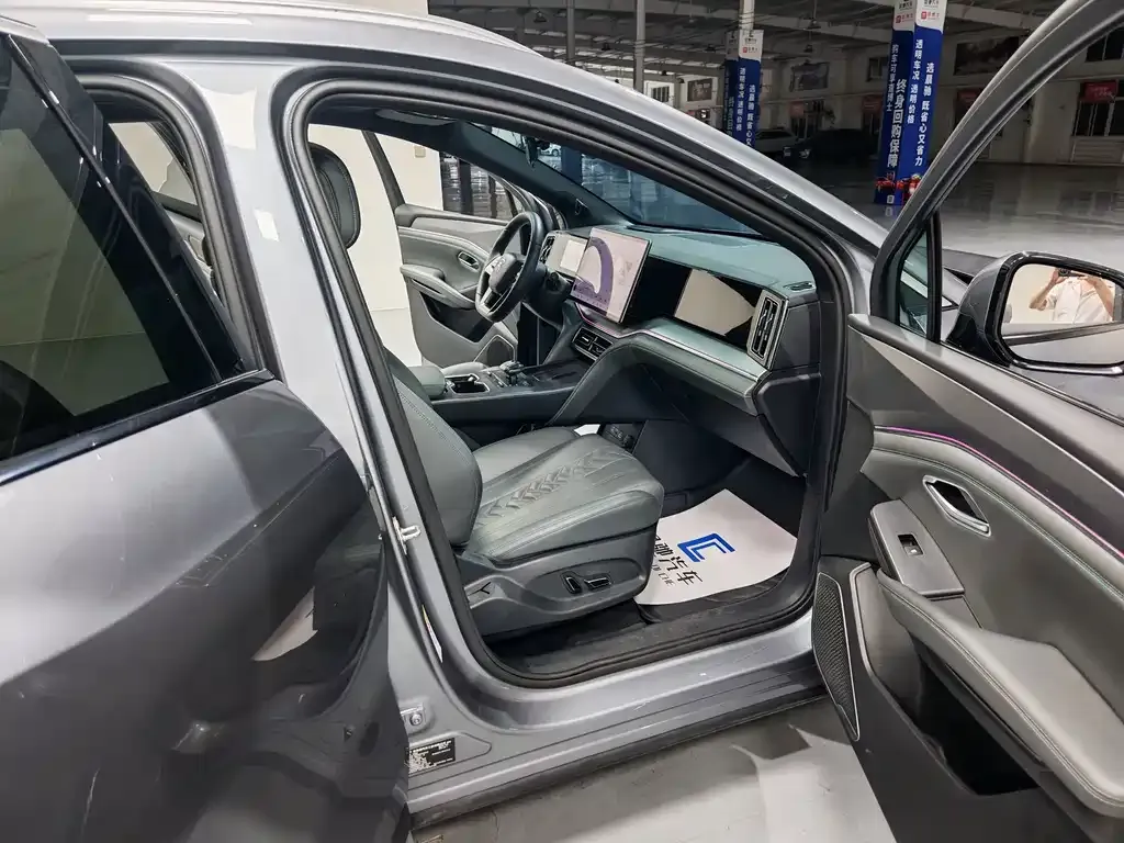 BYD L DM-i — фото 6