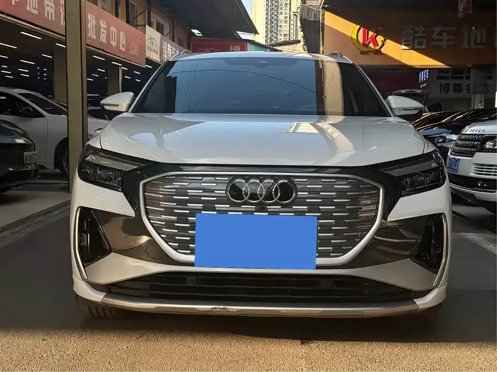 Audi Q4 e-tron — фото 10