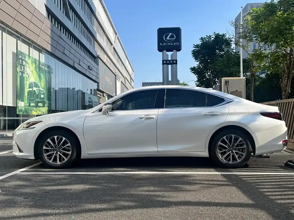 Lexus ES — фото 4