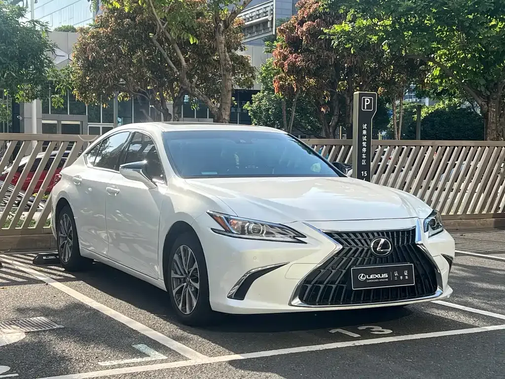 Lexus ES — фото 6