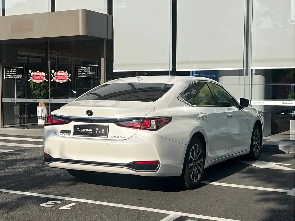 Lexus ES — фото 10