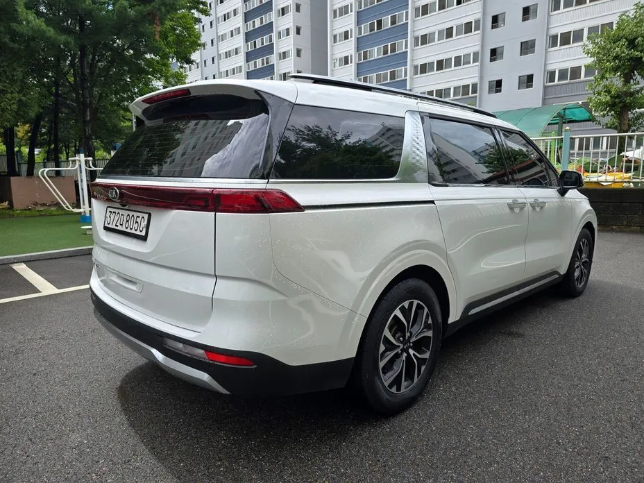 Kia Carnival — фото 9