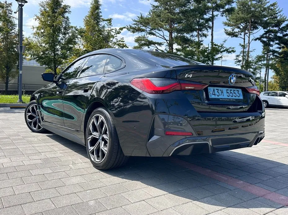 BMW i4 — фото 10