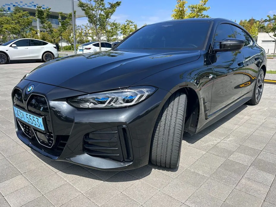 BMW i4 — фото 8