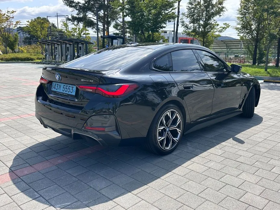 BMW i4 — фото 7