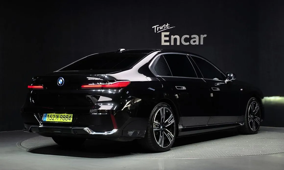 BMW i7 — фото 6