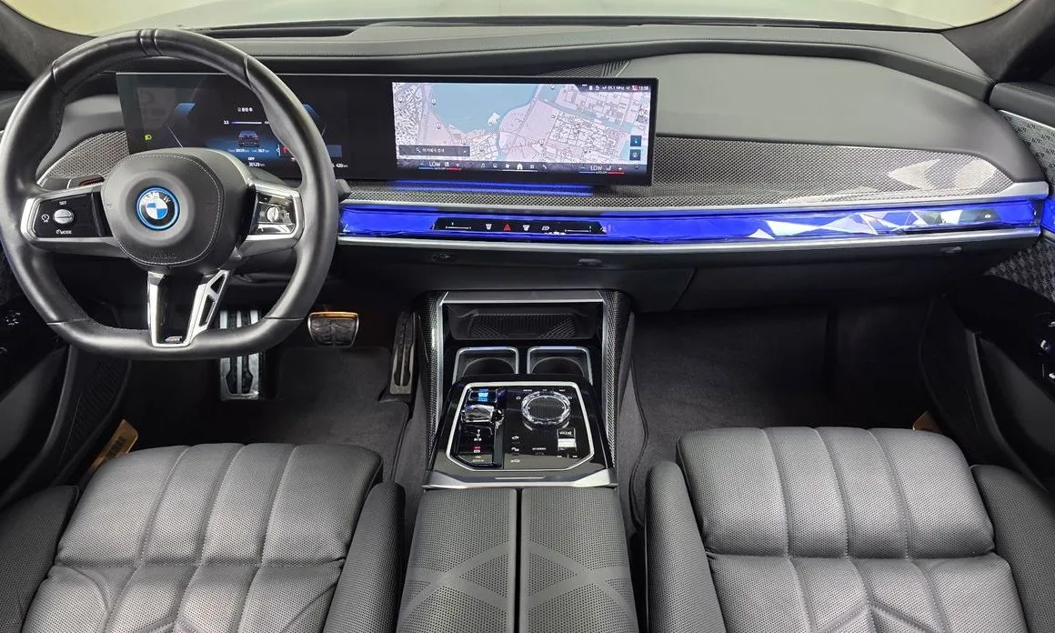 BMW i7 — фото 9