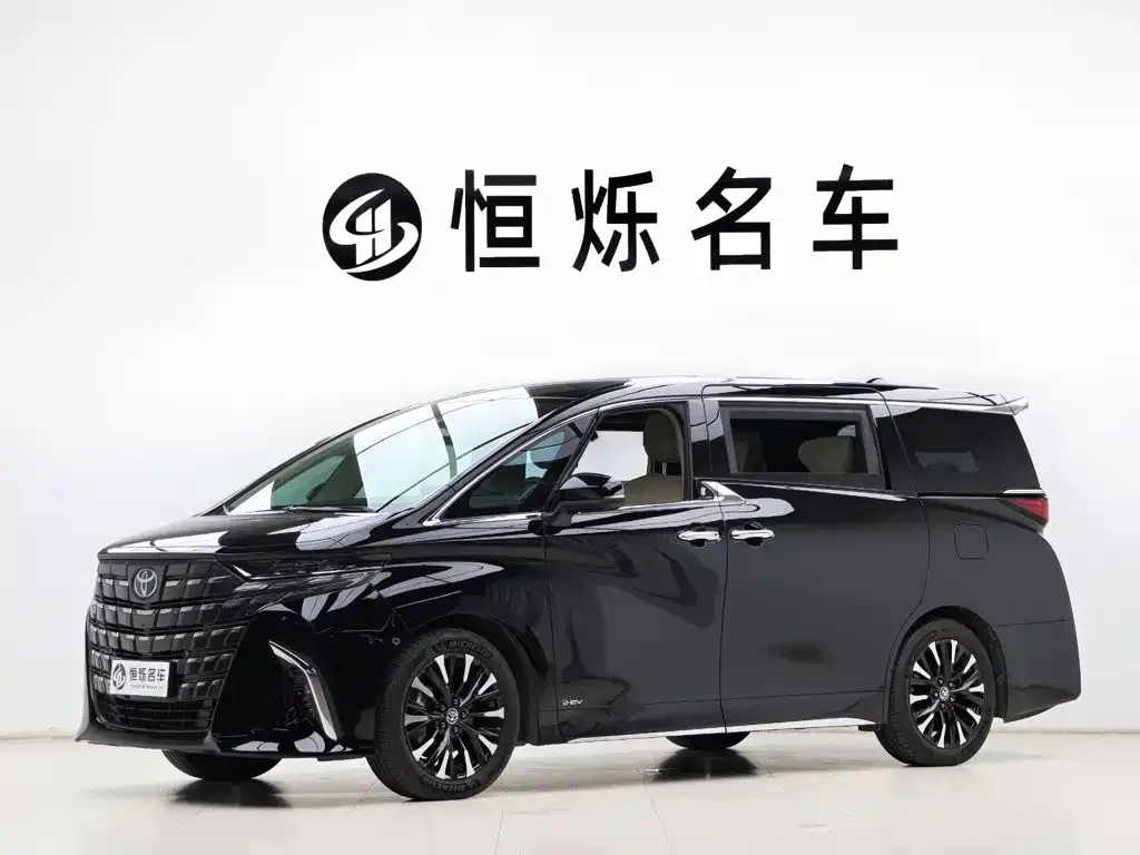 Toyota Alphard — фото 1