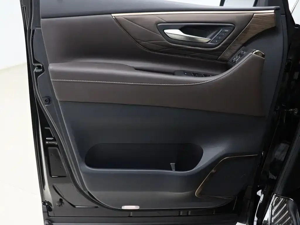 Toyota Alphard — фото 7