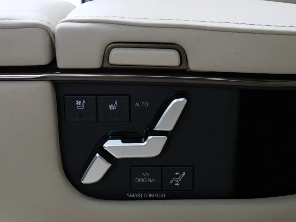 Toyota Alphard — фото 2