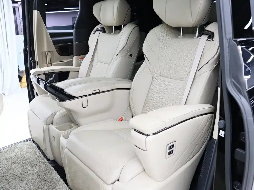 Toyota Alphard — фото 9