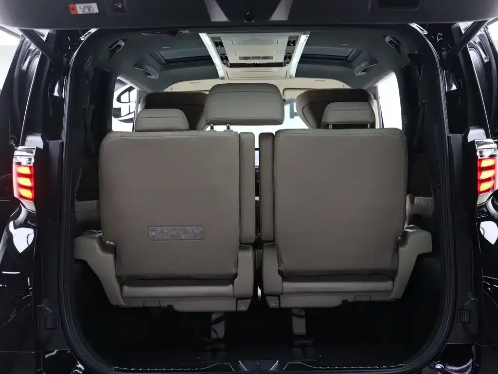Toyota Alphard — фото 10