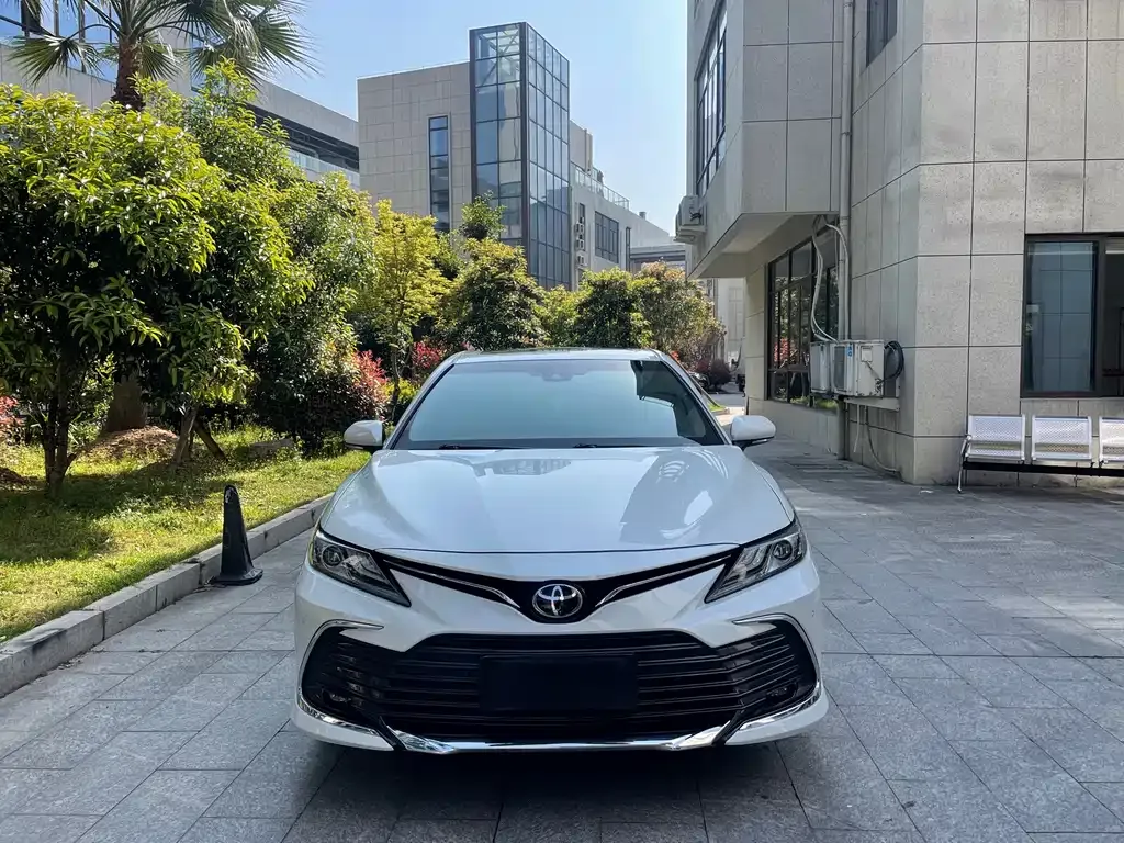 Toyota Camry — фото 9
