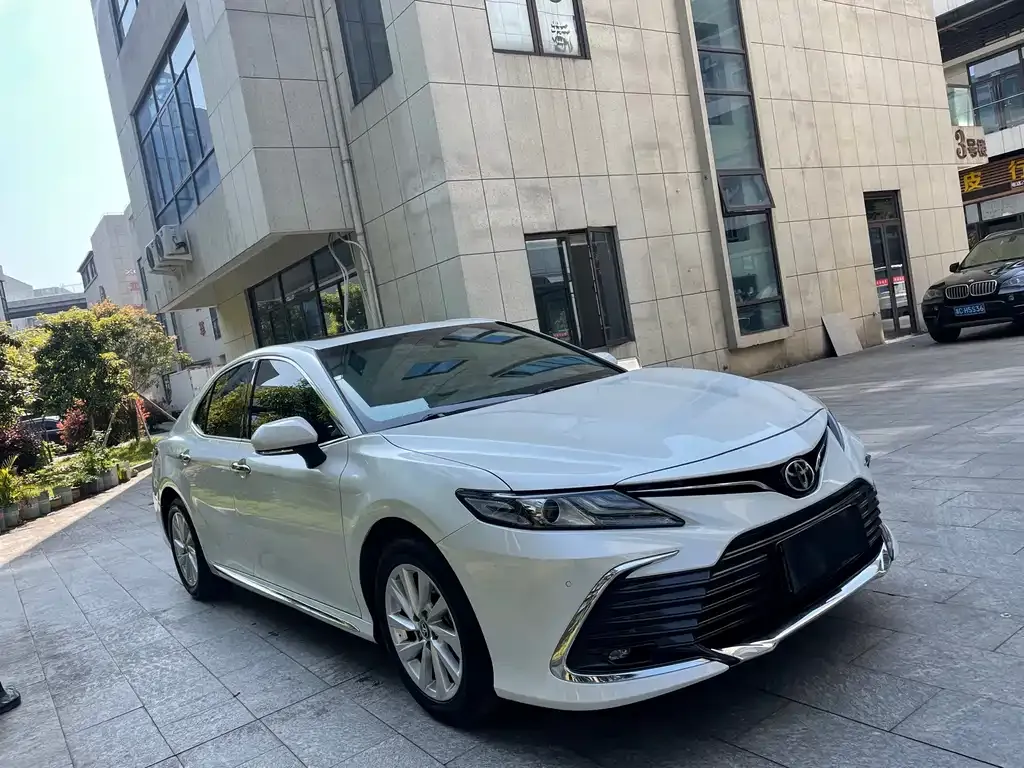 Toyota Camry — фото 6