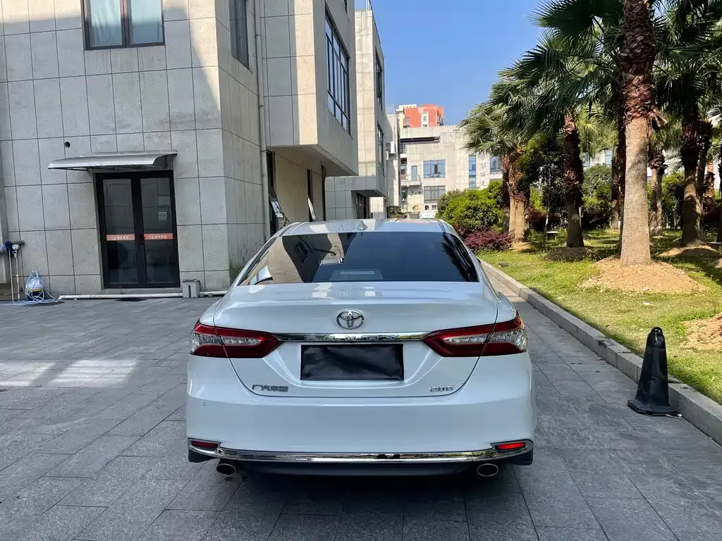 Toyota Camry — фото 5
