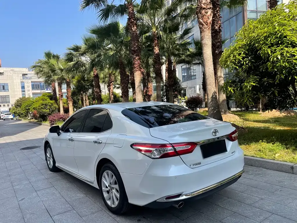 Toyota Camry — фото 10