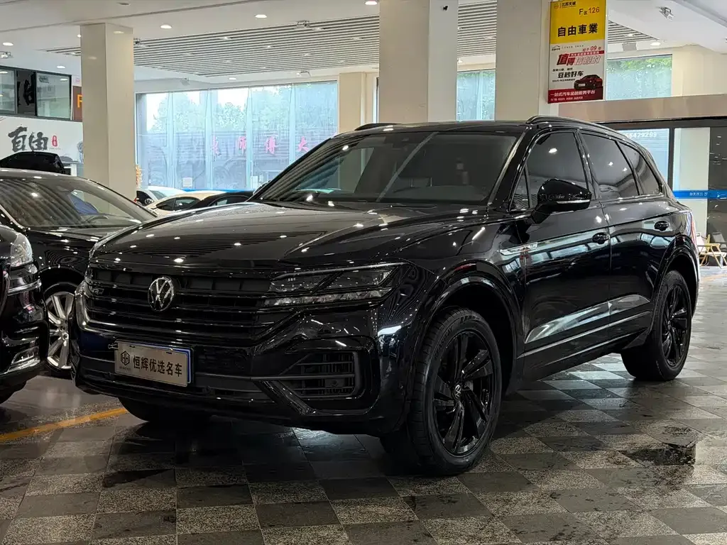 Volkswagen Touareg — фото 1