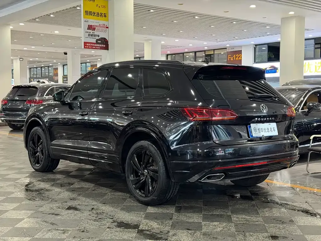 Volkswagen Touareg — фото 10