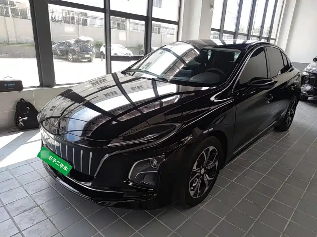 Hongqi E-QM5 — фото 1