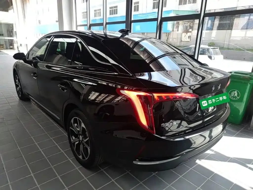 Hongqi E-QM5 — фото 4