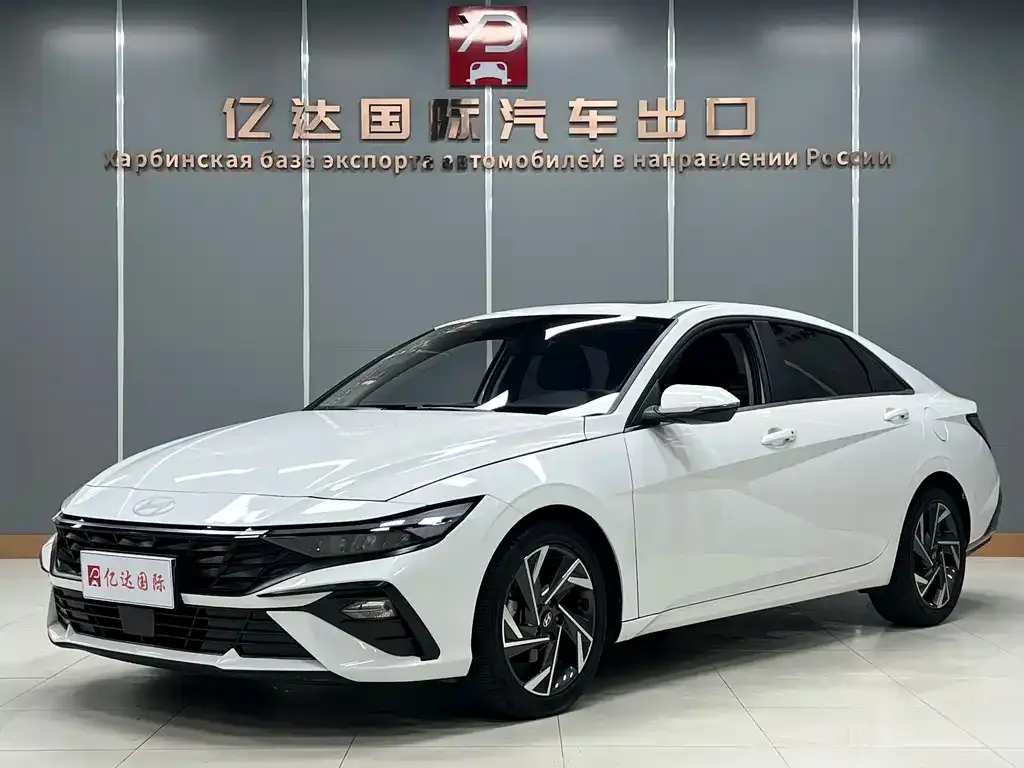 Hyundai Elantra — фото 1