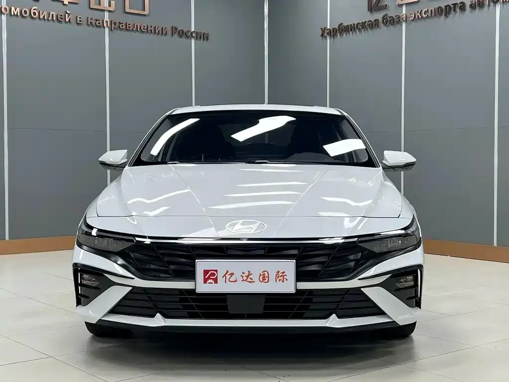 Hyundai Elantra — фото 3