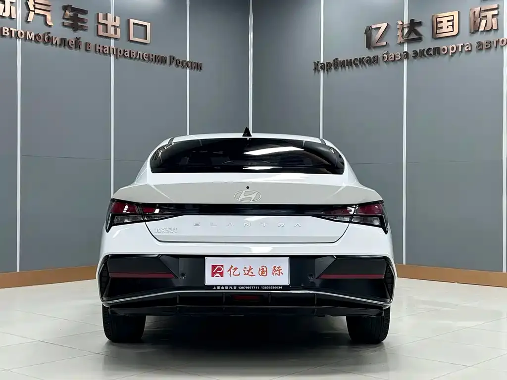Hyundai Elantra — фото 7