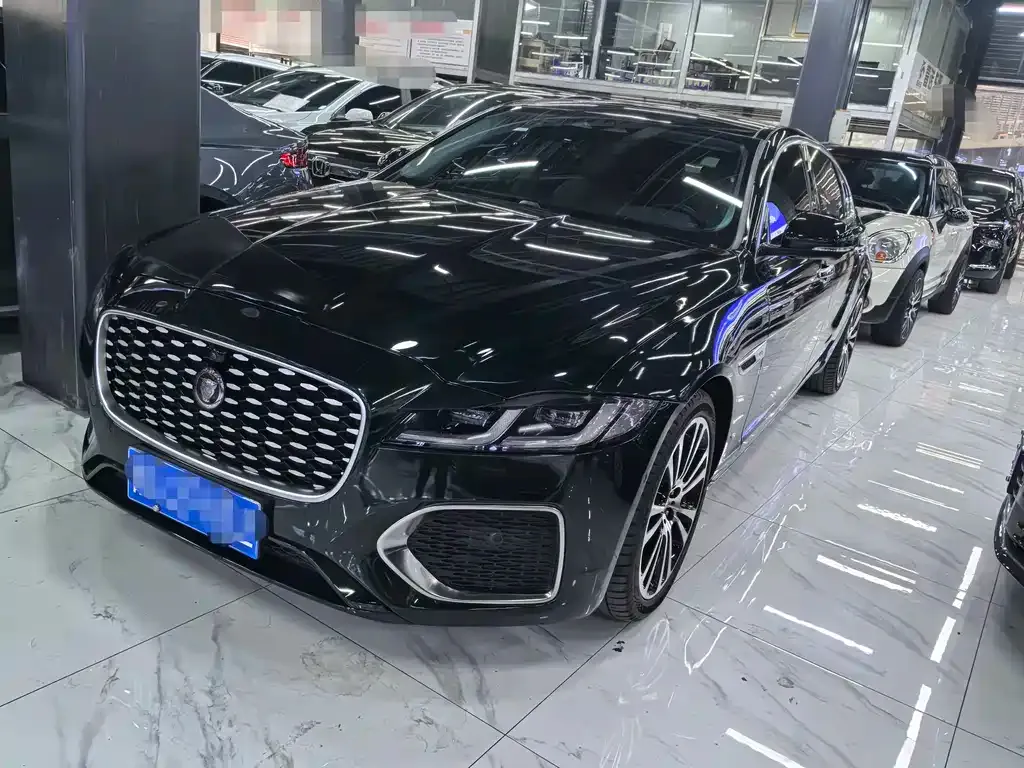 Jaguar XFL — фото 1
