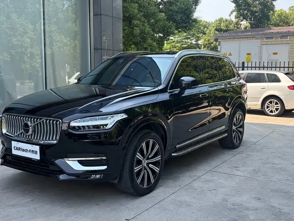 Volvo XC90 — фото 1