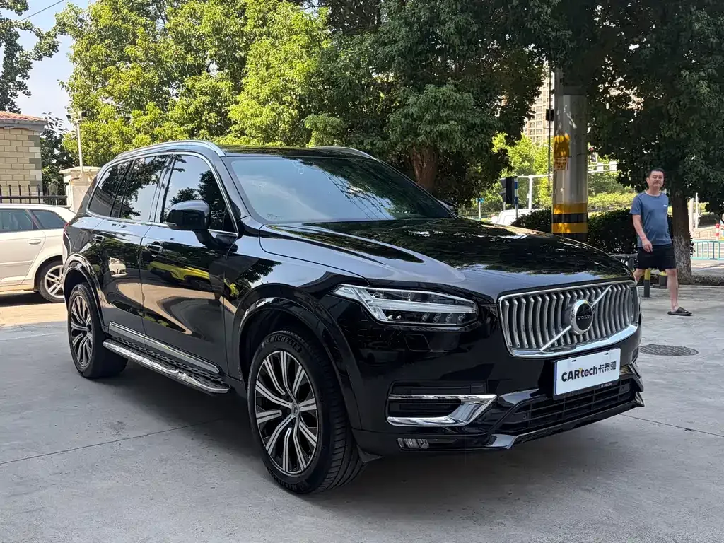 Volvo XC90 — фото 10