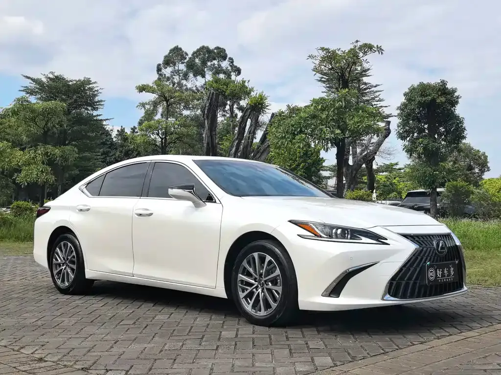 Lexus ES — фото 1