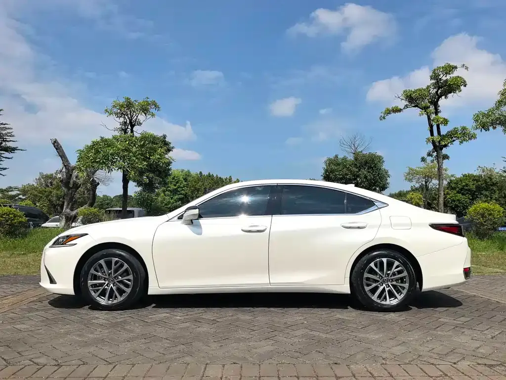 Lexus ES — фото 3