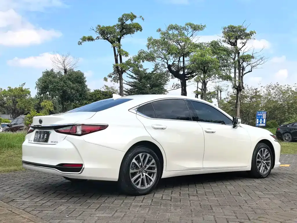 Lexus ES — фото 6