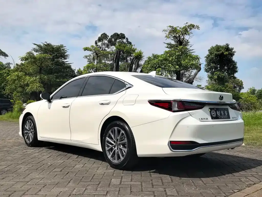 Lexus ES — фото 8